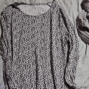 Sonoma Black and White Animal Print Long Sleeve Top